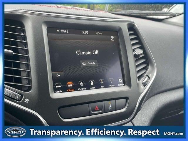 Photo of 2022 Diamond Black Crystal Pearlcoat Jeep Cherokee