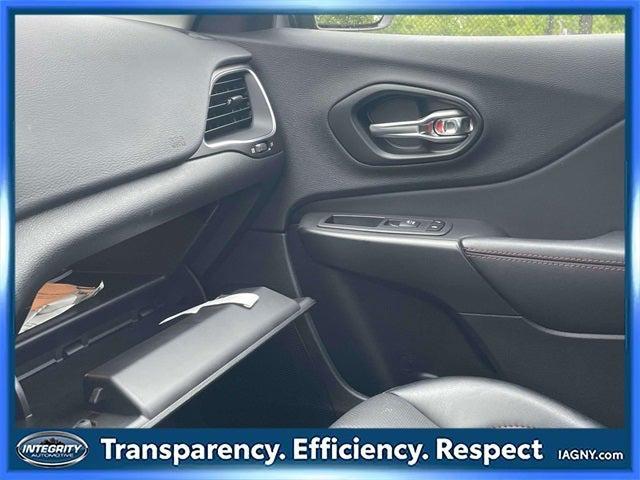 Photo of 2022 Diamond Black Crystal Pearlcoat Jeep Cherokee