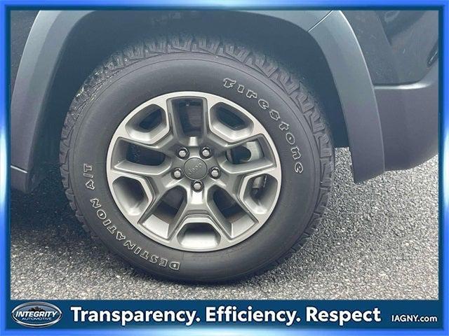 Photo of 2022 Diamond Black Crystal Pearlcoat Jeep Cherokee