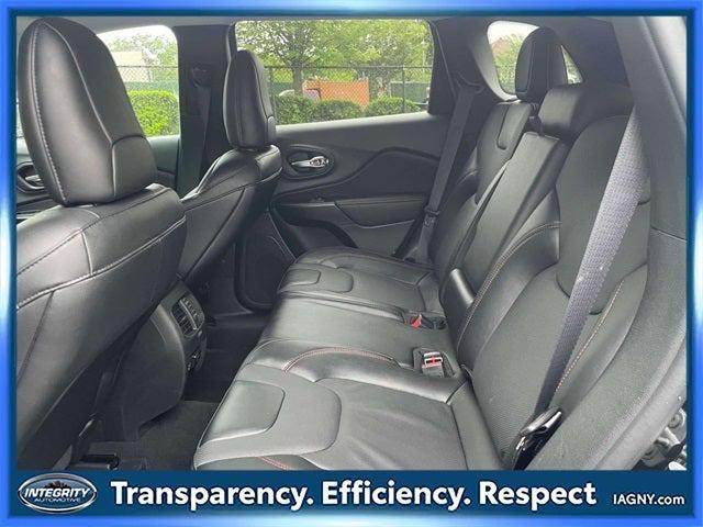Photo of 2022 Diamond Black Crystal Pearlcoat Jeep Cherokee