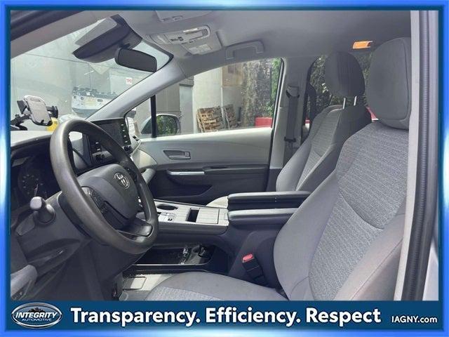 Photo of 2022 Celestial Silver Metallic Toyota Sienna