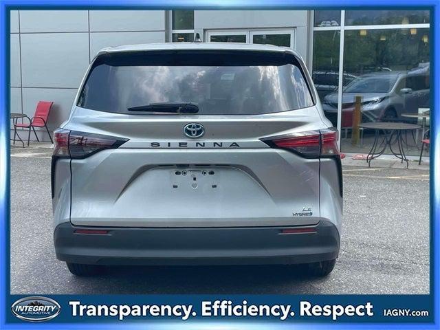 Photo of 2022 Celestial Silver Metallic Toyota Sienna