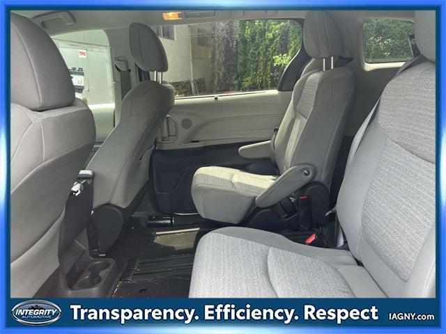 Photo of 2022 Celestial Silver Metallic Toyota Sienna