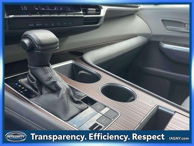 Photo of 2022 Celestial Silver Metallic Toyota Sienna