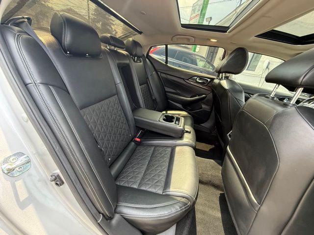 Photo of 2017 Brilliant Silver Nissan Maxima