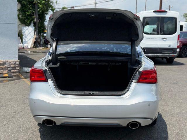 Photo of 2017 Brilliant Silver Nissan Maxima