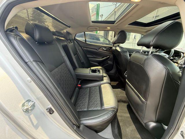 Photo of 2017 Brilliant Silver Nissan Maxima