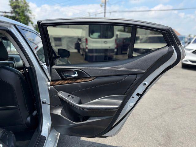 Photo of 2017 Brilliant Silver Nissan Maxima