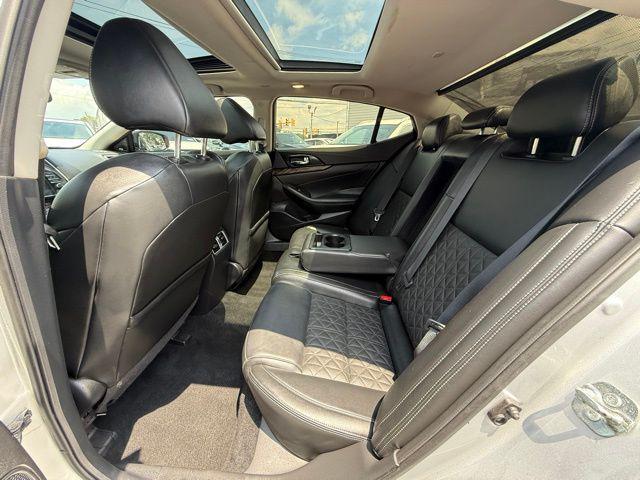 Photo of 2017 Brilliant Silver Nissan Maxima