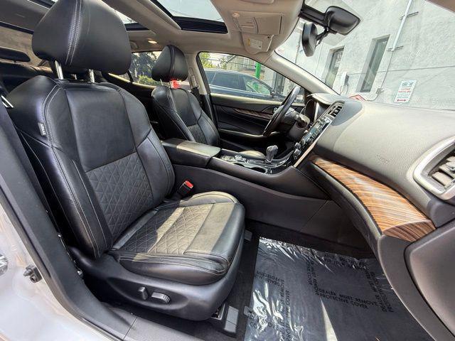 Photo of 2017 Brilliant Silver Nissan Maxima