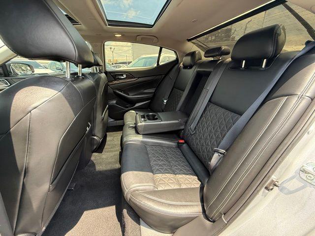 Photo of 2017 Brilliant Silver Nissan Maxima