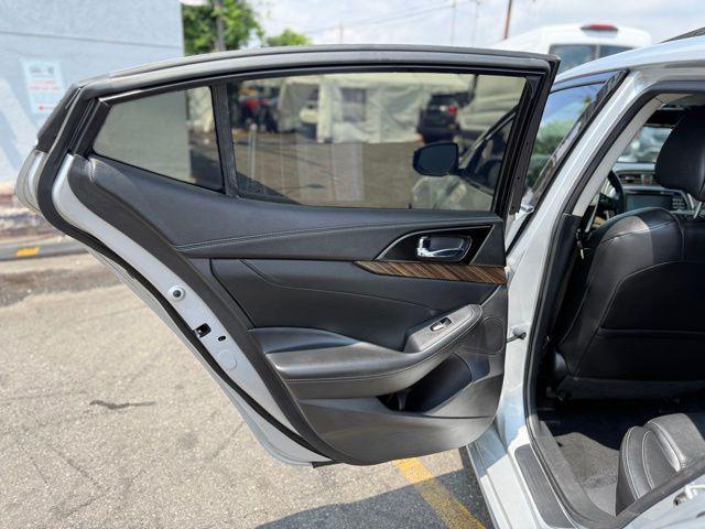 Photo of 2017 Brilliant Silver Nissan Maxima