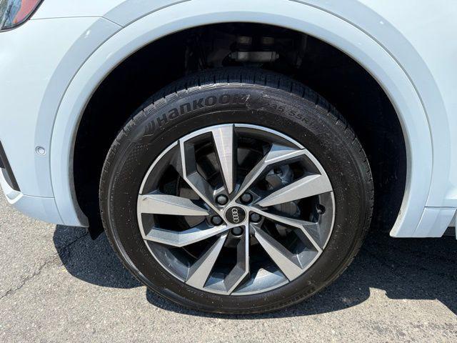 Photo of 2021 White Audi Q5