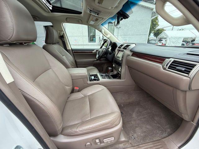 Photo of 2018 White Lexus GX 460