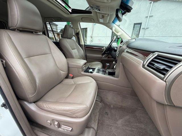 Photo of 2018 White Lexus GX 460