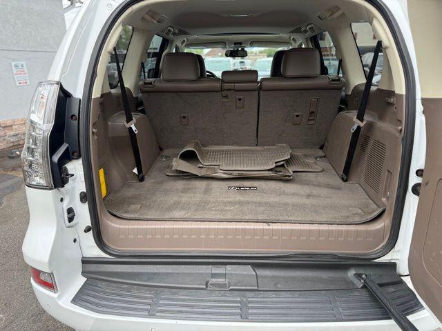 Photo of 2018 White Lexus GX 460