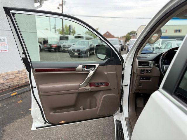 Photo of 2018 White Lexus GX 460