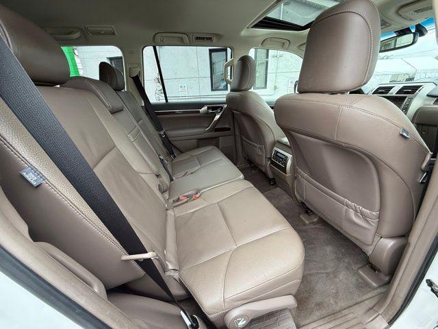 Photo of 2018 White Lexus GX 460