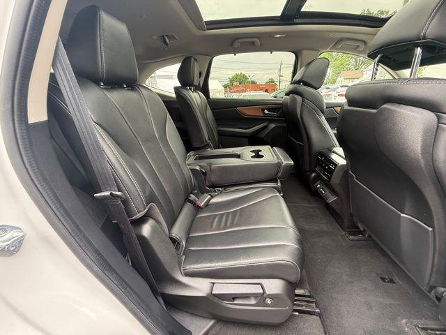 Photo of 2022 White Acura MDX