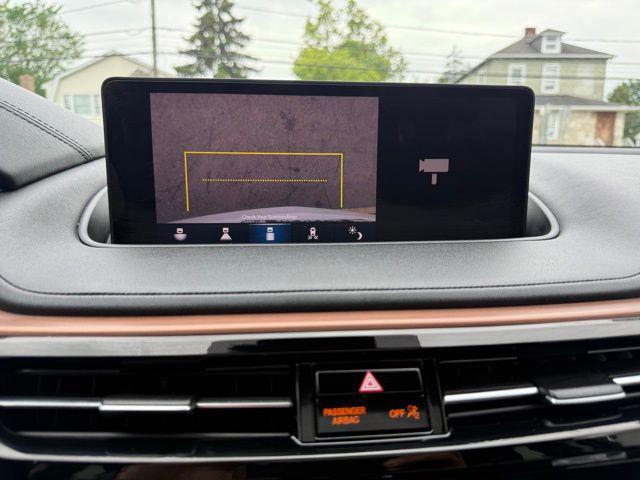 Photo of 2022 White Acura MDX