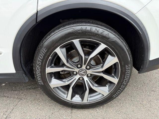 Photo of 2022 White Acura MDX