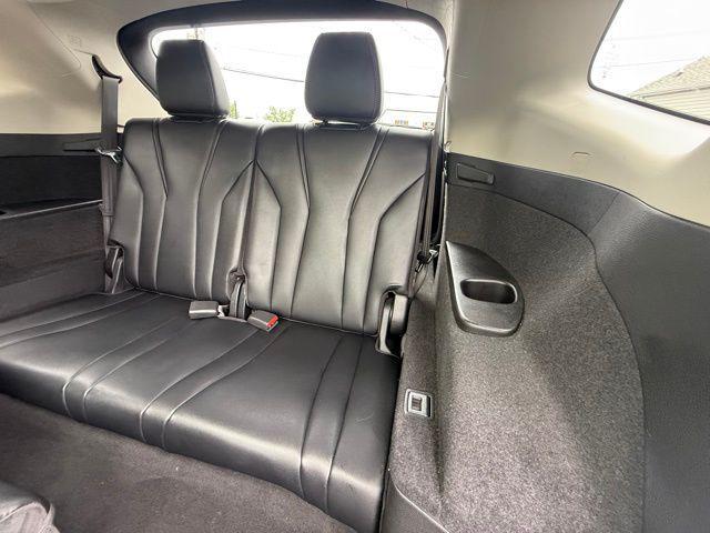 Photo of 2022 White Acura MDX