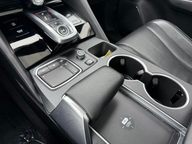 Photo of 2022 White Acura MDX