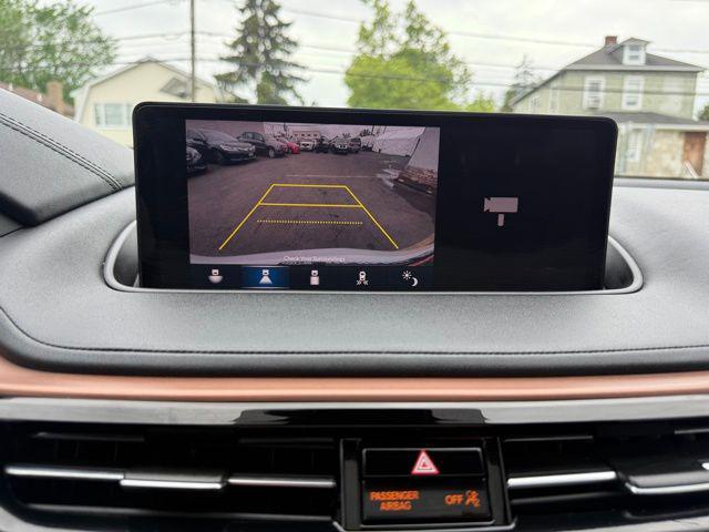 Photo of 2022 White Acura MDX
