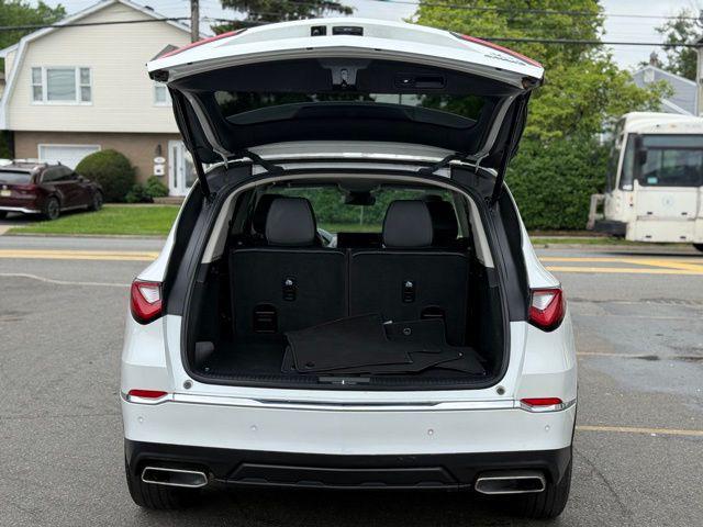 Photo of 2022 White Acura MDX