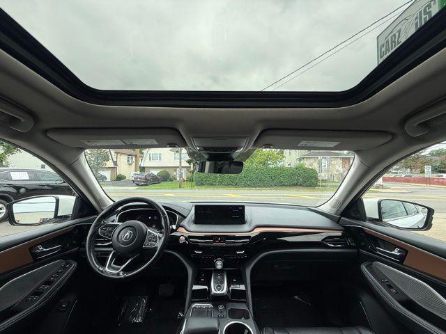 Photo of 2022 White Acura MDX