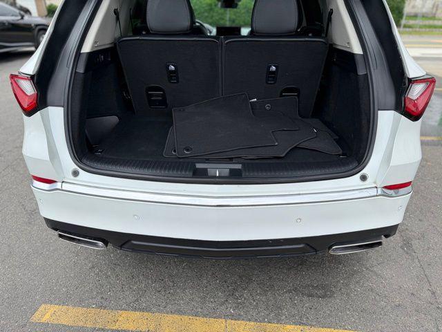 Photo of 2022 White Acura MDX