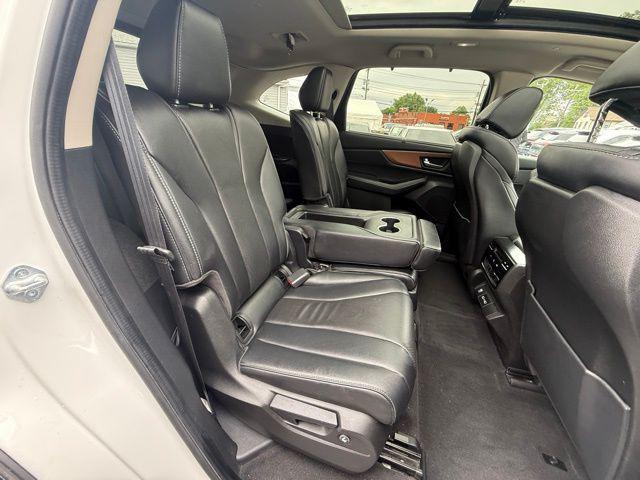 Photo of 2022 White Acura MDX