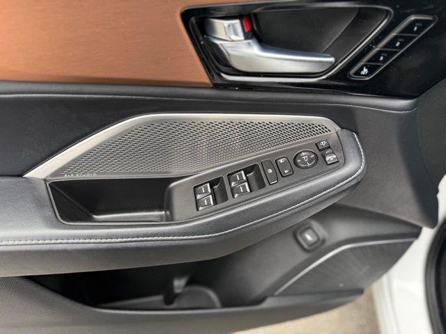 Photo of 2022 White Acura MDX