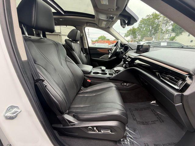 Photo of 2022 White Acura MDX