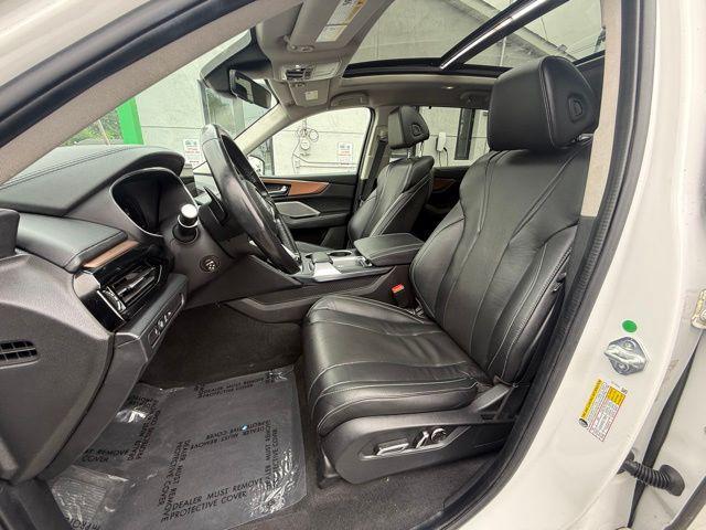 Photo of 2022 White Acura MDX