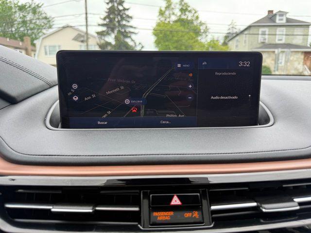 Photo of 2022 White Acura MDX