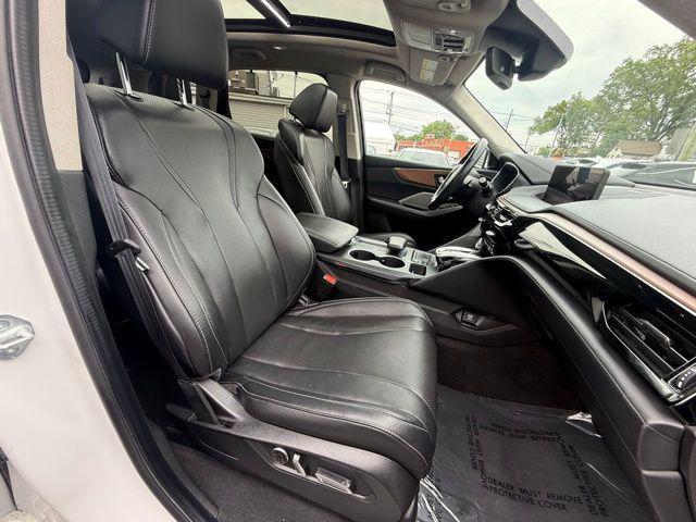 Photo of 2022 White Acura MDX