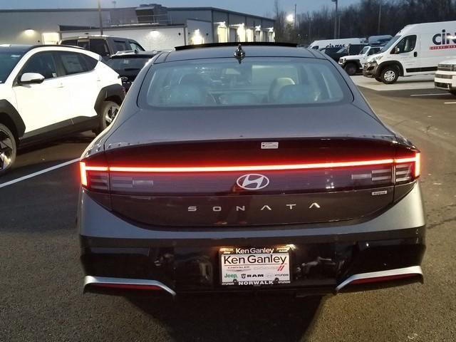 Photo of 2025 Portofino Gray Hyundai SONATA Hybrid