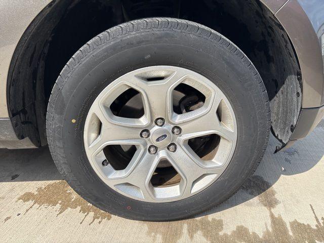 Photo of 2014 Mineral Gray Metallic Ford Edge