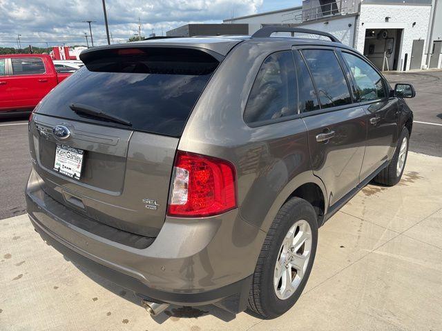 Photo of 2014 Mineral Gray Metallic Ford Edge