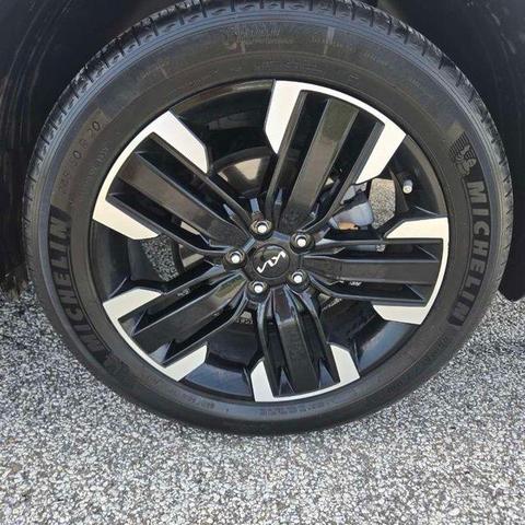 Photo of 2023 Glacial White Pearl Kia Telluride