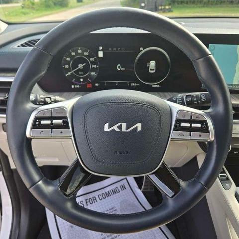 Photo of 2023 Glacial White Pearl Kia Telluride