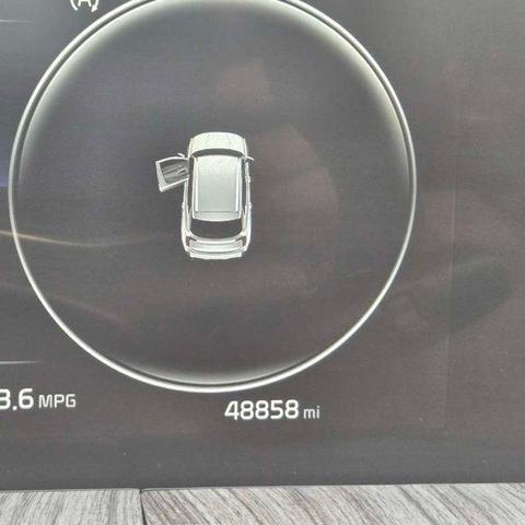 Photo of 2023 Glacial White Pearl Kia Telluride