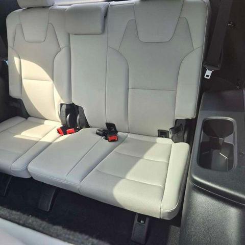 Photo of 2023 Glacial White Pearl Kia Telluride