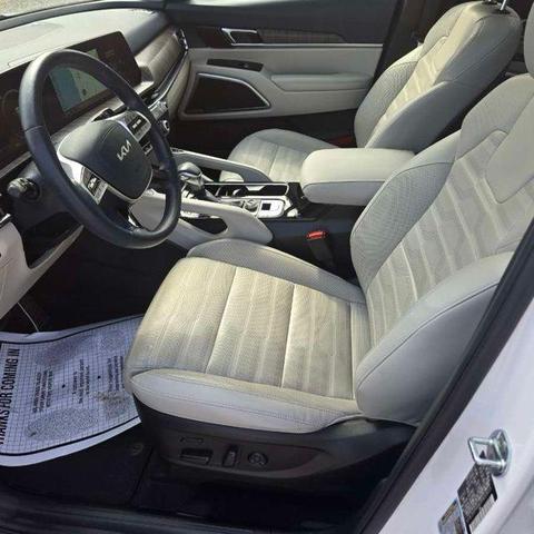 Photo of 2023 Glacial White Pearl Kia Telluride