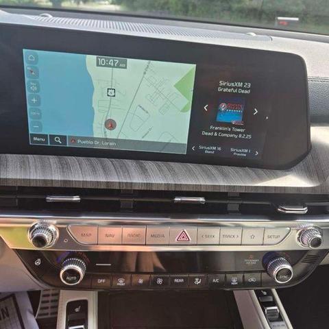 Photo of 2023 Glacial White Pearl Kia Telluride