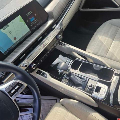 Photo of 2023 Glacial White Pearl Kia Telluride