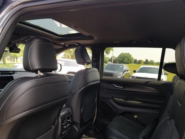 Photo of 2025 Metallic Jeep Grand Cherokee L