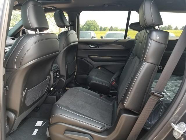 Photo of 2025 Metallic Jeep Grand Cherokee L