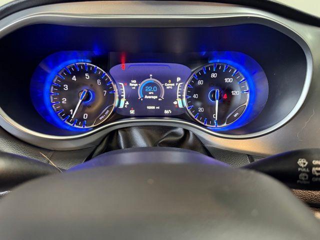 Photo of 2020 Luxury White Pearlcoat Chrysler Pacifica